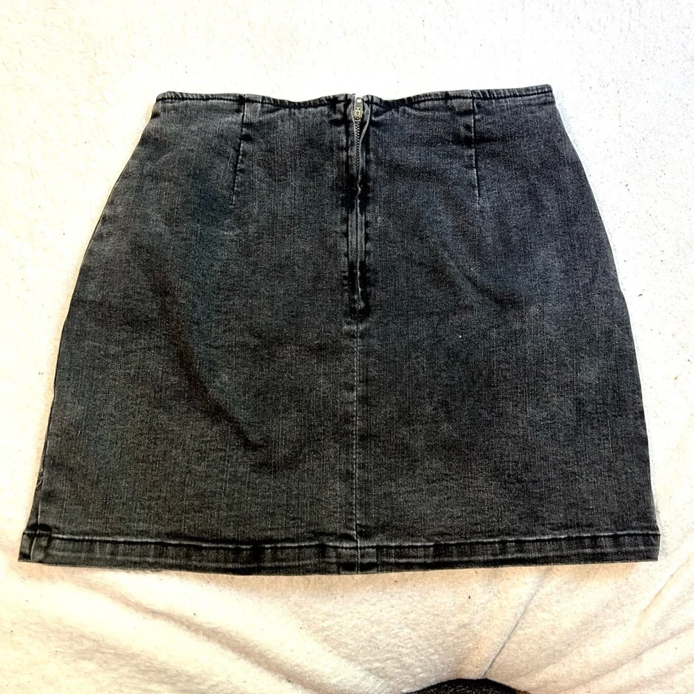 Black jean skirt - Picture 2 of 2